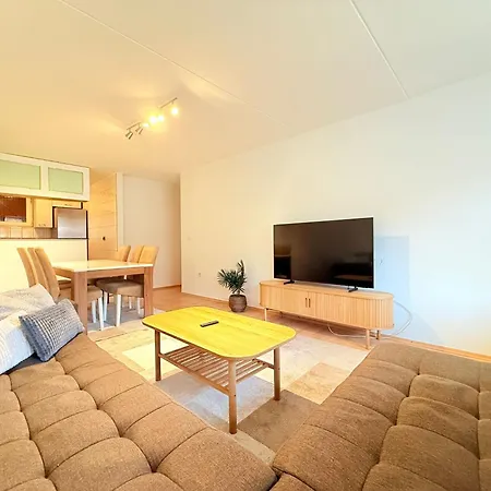 Center 3 Bedrooms アパート *