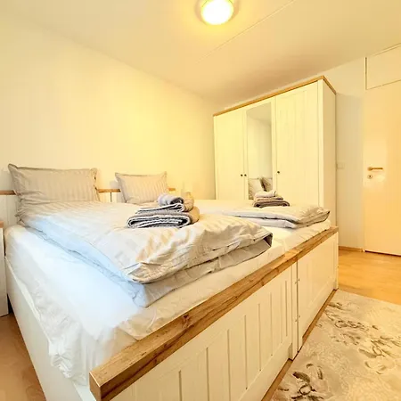 Center 3 Bedrooms アパート *