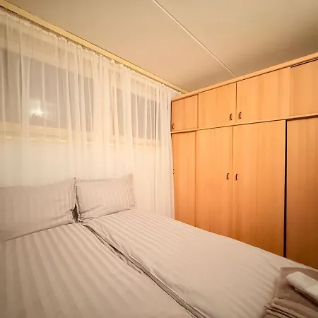 Center 3 Bedrooms Free Parking * Сараево