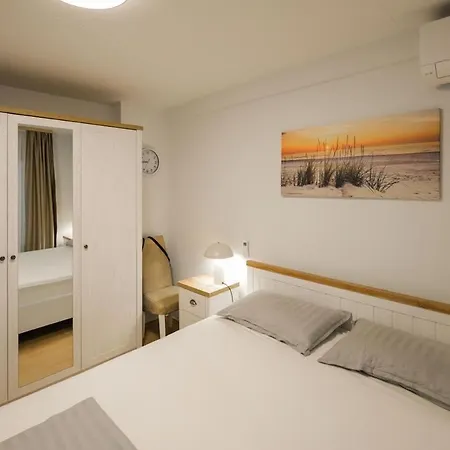 Center 3 Bedrooms Free Parking *