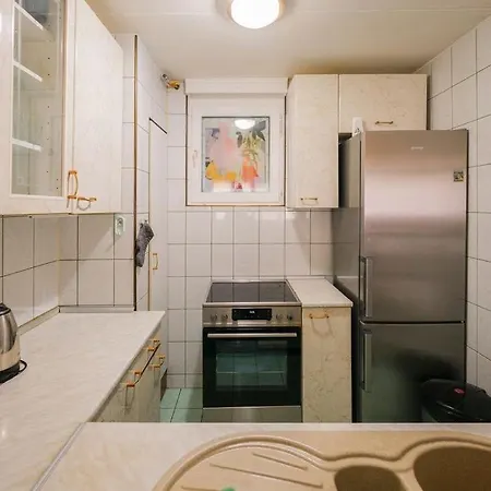 Center 3 Bedrooms Free Parking * Сараево