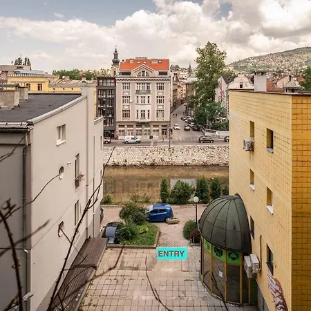Center 3 Bedrooms Free Parking