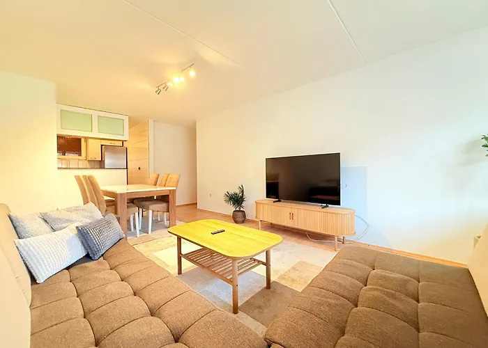 Center 3 Bedrooms アパート *