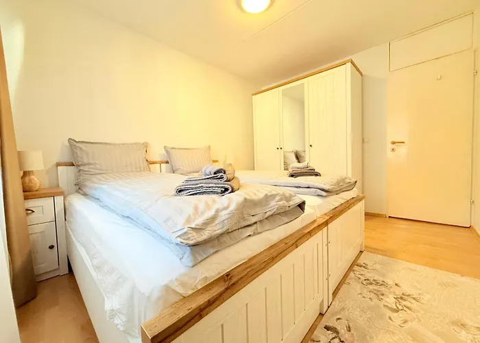 Center 3 Bedrooms アパート *