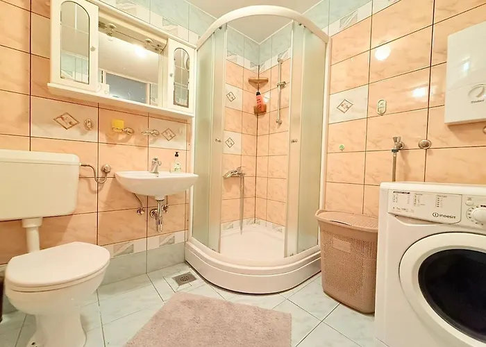 アパート Center 3 Bedrooms サラエヴォ